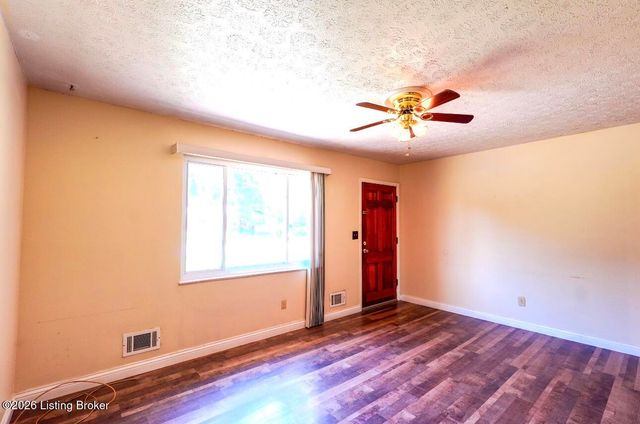 3717 Oboe Dr, Louisville, KY 40216