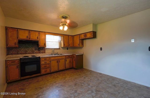 3717 Oboe Dr, Louisville, KY 40216