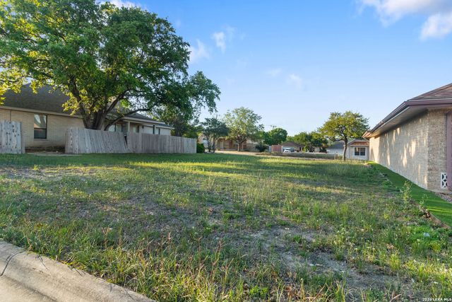 5906 Brook Fls, Windcrest, TX 78239