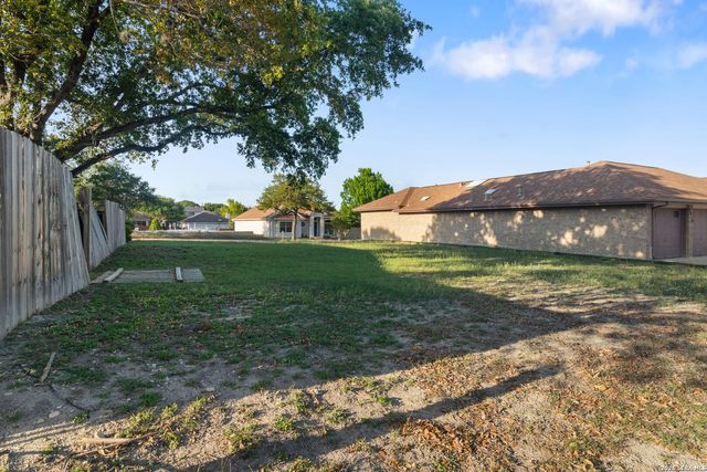 5906 Brook Fls, Windcrest, TX 78239