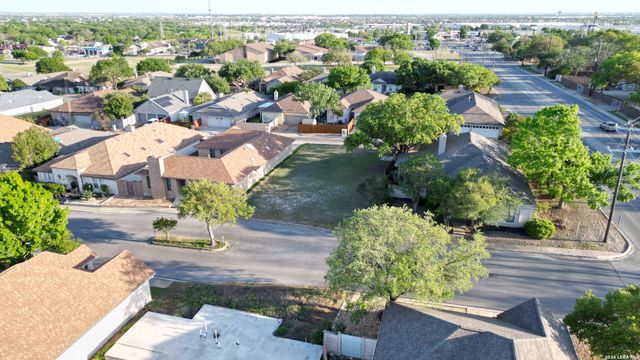5906 Brook Fls, Windcrest, TX 78239