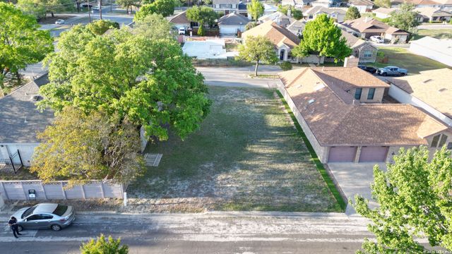 5906 Brook Fls, Windcrest, TX 78239