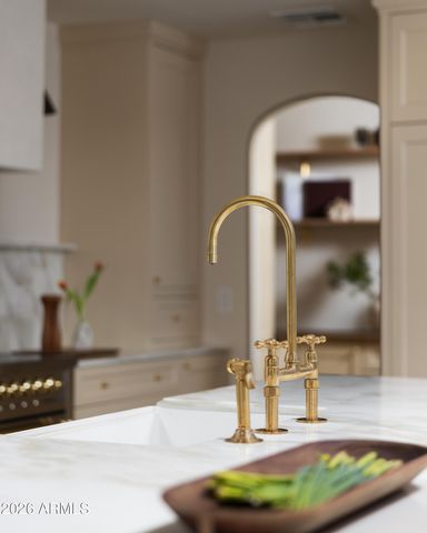 5501 E CAMELBACK Road, Phoenix, AZ 85018