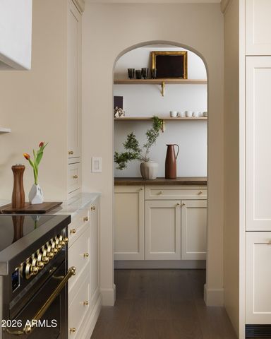 5501 E CAMELBACK Road, Phoenix, AZ 85018