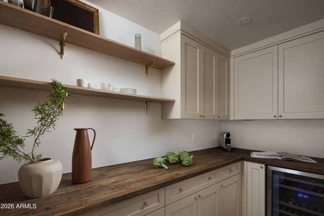 5501 E CAMELBACK Road, Phoenix, AZ 85018