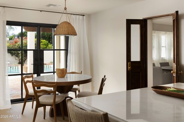 5501 E CAMELBACK Road, Phoenix, AZ 85018