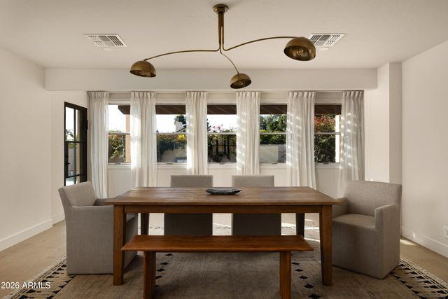 5501 E CAMELBACK Road, Phoenix, AZ 85018