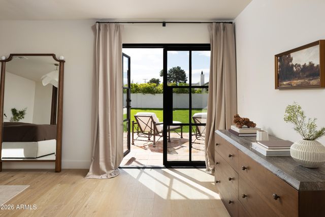 5501 E CAMELBACK Road, Phoenix, AZ 85018