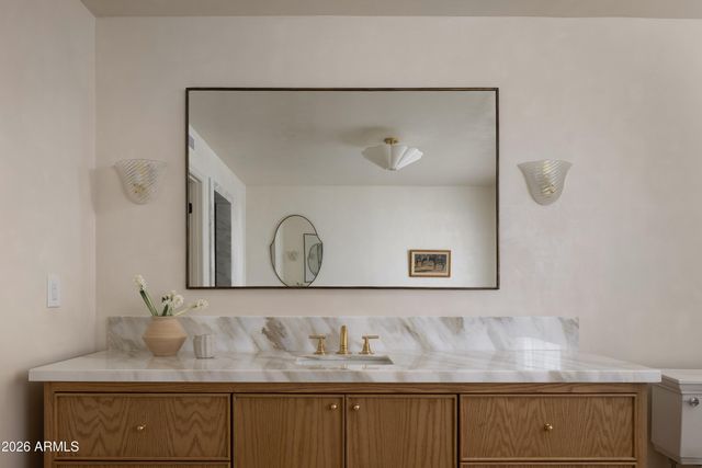 5501 E CAMELBACK Road, Phoenix, AZ 85018