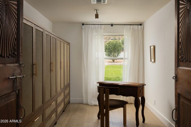 5501 E CAMELBACK Road, Phoenix, AZ 85018