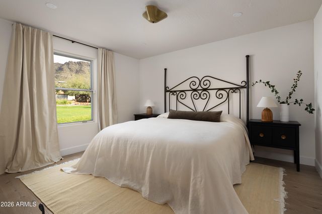 5501 E CAMELBACK Road, Phoenix, AZ 85018