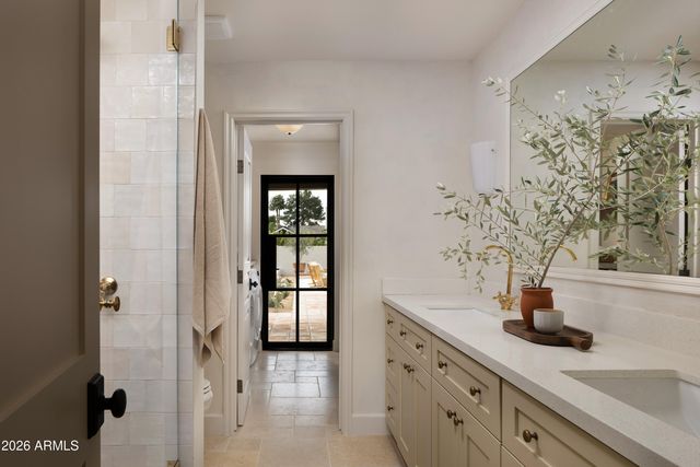 5501 E CAMELBACK Road, Phoenix, AZ 85018