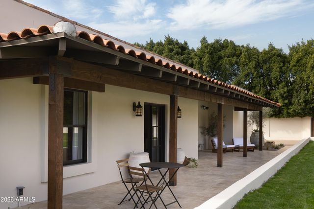 5501 E CAMELBACK Road, Phoenix, AZ 85018