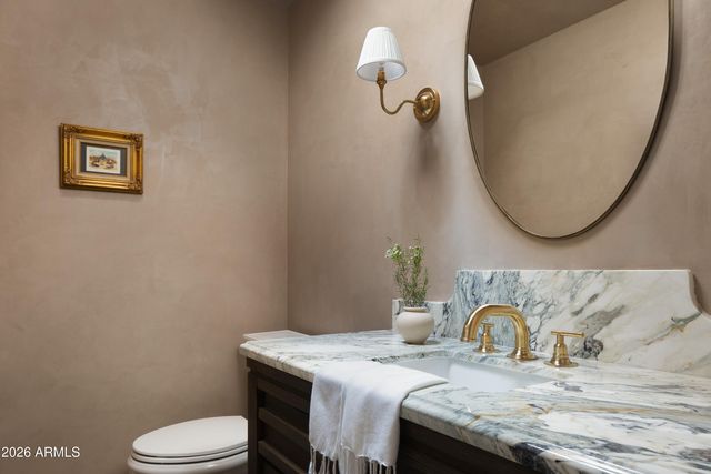 5501 E CAMELBACK Road, Phoenix, AZ 85018