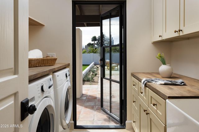 5501 E CAMELBACK Road, Phoenix, AZ 85018