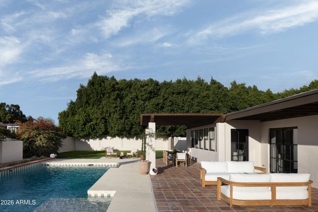 5501 E CAMELBACK Road, Phoenix, AZ 85018