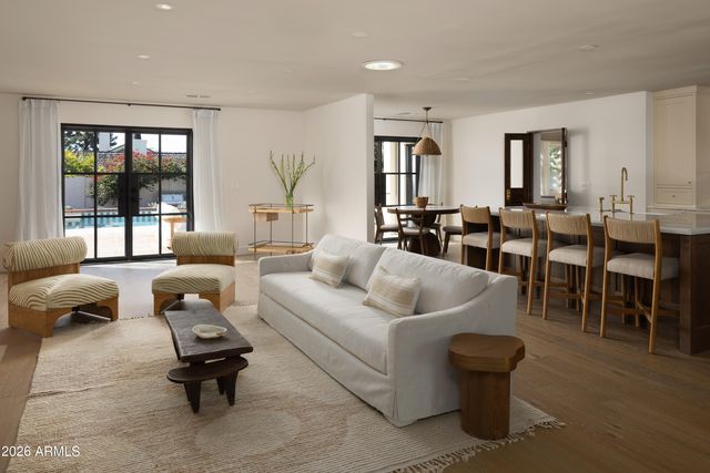 5501 E CAMELBACK Road, Phoenix, AZ 85018