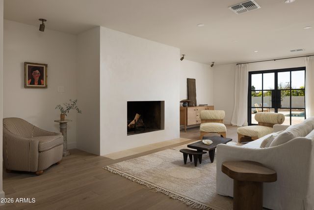 5501 E CAMELBACK Road, Phoenix, AZ 85018