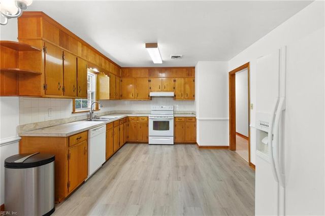 1006 Showalter RD, Yorktown, VA 23692