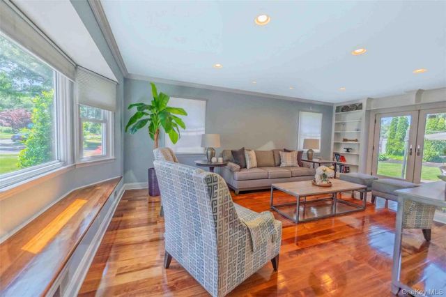 96 Eagle Lane, Hauppauge, NY 11788