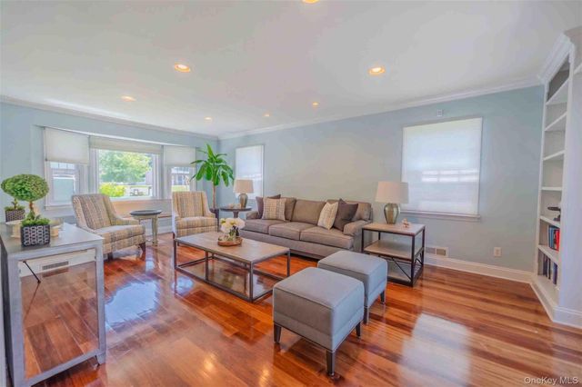 96 Eagle Lane, Hauppauge, NY 11788