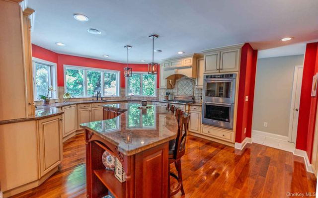 96 Eagle Lane, Hauppauge, NY 11788