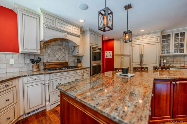 96 Eagle Lane, Hauppauge, NY 11788