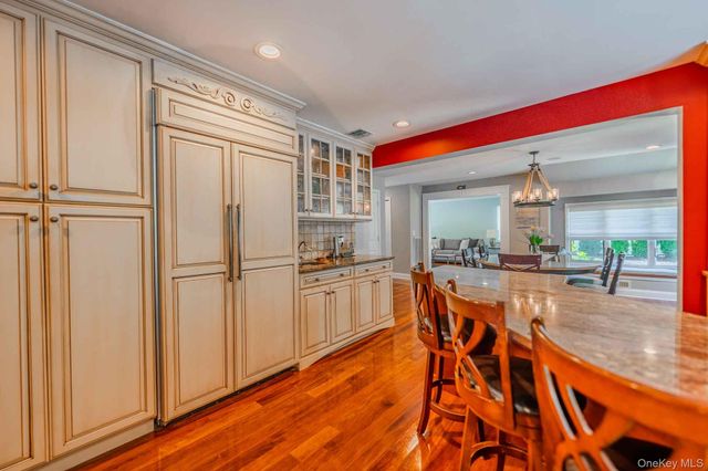 96 Eagle Lane, Hauppauge, NY 11788