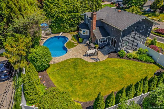 96 Eagle Lane, Hauppauge, NY 11788