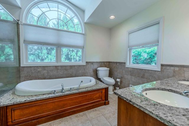 96 Eagle Lane, Hauppauge, NY 11788