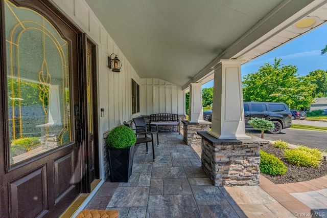 96 Eagle Lane, Hauppauge, NY 11788
