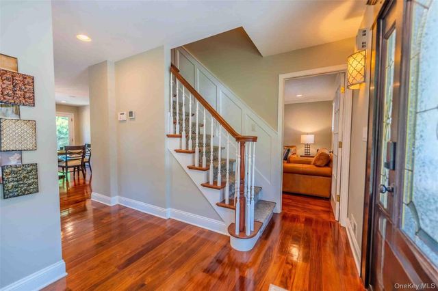 96 Eagle Lane, Hauppauge, NY 11788