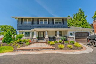 96 Eagle Lane, Hauppauge, NY 11788