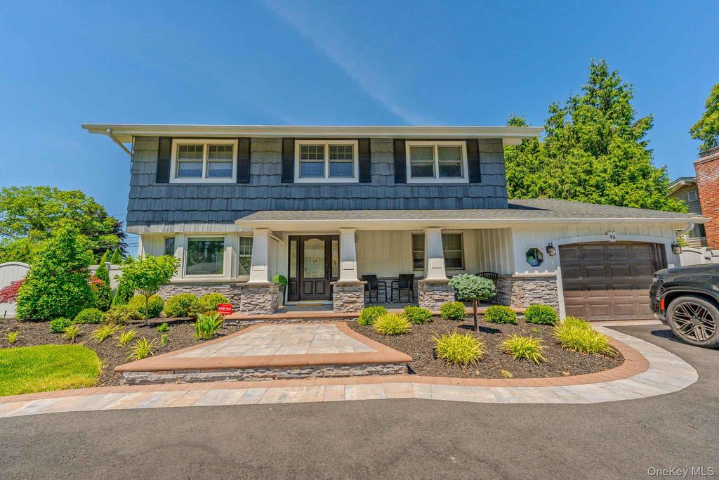 96 Eagle Lane, Hauppauge, NY 11788