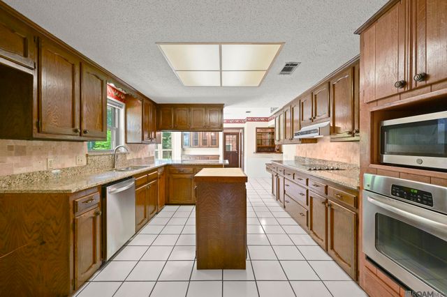 11116 Suncrest Ave, Baton Rouge, LA 70818