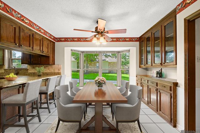 11116 Suncrest Ave, Baton Rouge, LA 70818