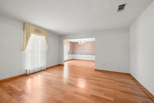 11116 Suncrest Ave, Baton Rouge, LA 70818