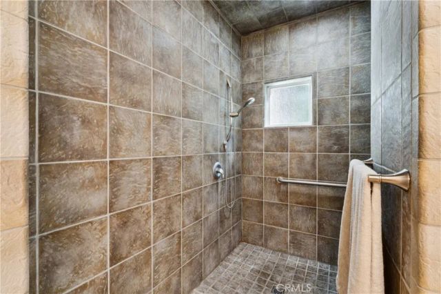 296 Grass Valley, Lake Arrowhead, CA 92352