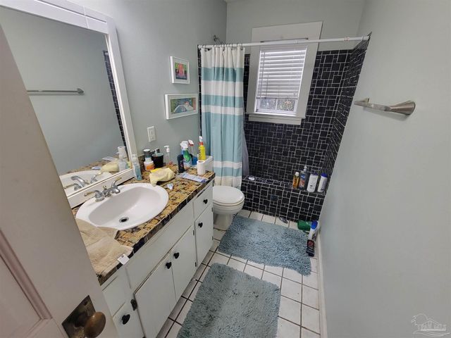 2811 Whisper Oaks Dr, Gulf Breeze, FL 32563