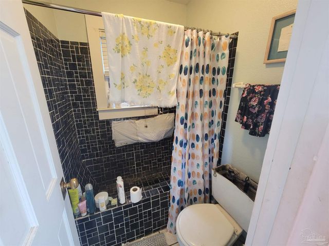 2811 Whisper Oaks Dr, Gulf Breeze, FL 32563