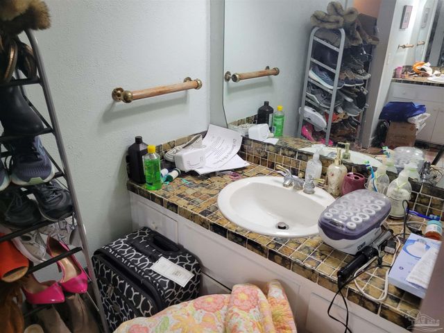 2811 Whisper Oaks Dr, Gulf Breeze, FL 32563