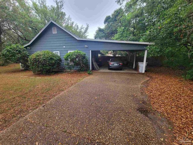 2811 Whisper Oaks Dr, Gulf Breeze, FL 32563