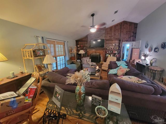 2811 Whisper Oaks Dr, Gulf Breeze, FL 32563