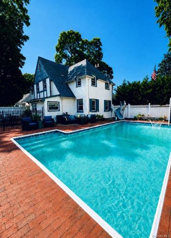 3980 Park Avenue, Seaford, NY 11783