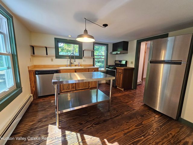 861 Snydertown Road, Craryville, NY 12521