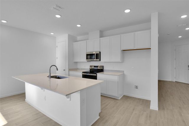 762 LAKE DELL AVENUE, Dundee, FL 33838