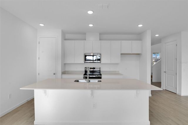 762 LAKE DELL AVENUE, Dundee, FL 33838