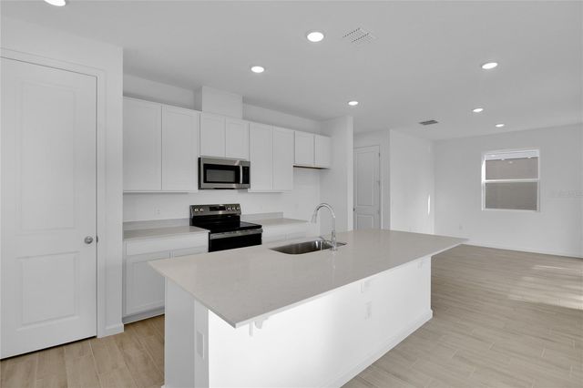 762 LAKE DELL AVENUE, Dundee, FL 33838