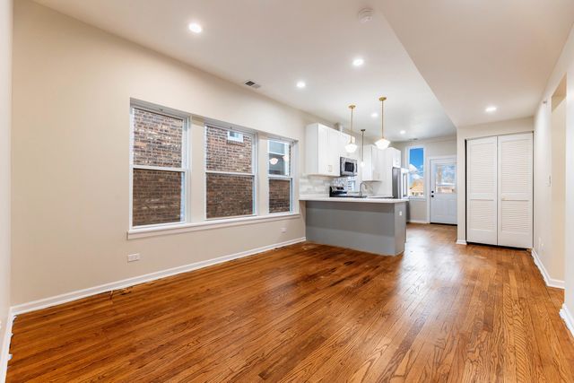 18 S Austin Boulevard 2, Oak Park, IL 60304