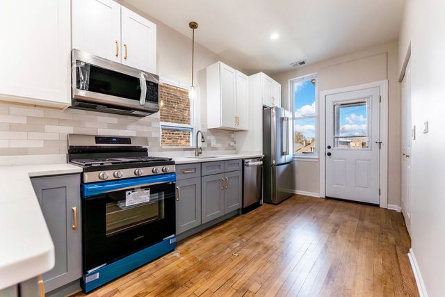 18 S Austin Boulevard 2, Oak Park, IL 60304